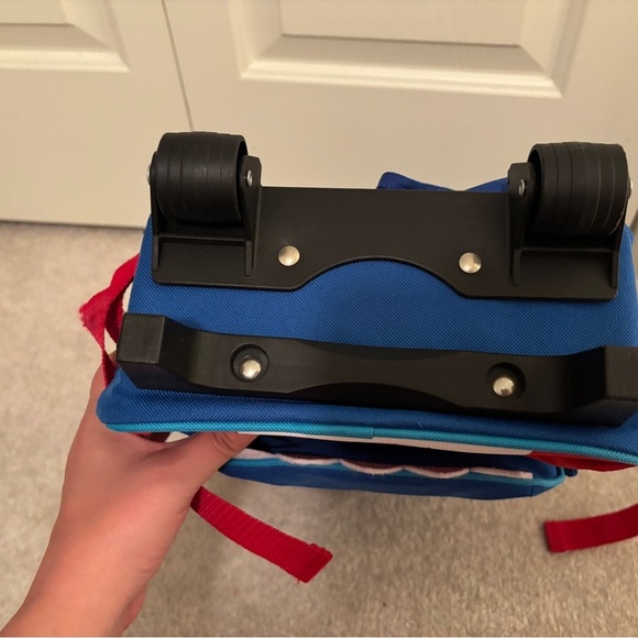 Yodo Shark Backpack Blue and Red - Picture 4 of 10